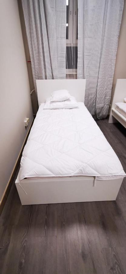Hostel Powstaniec Wola - Private Rooms Warschau Buitenkant foto