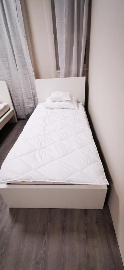 Hostel Powstaniec Wola - Private Rooms Warschau Buitenkant foto