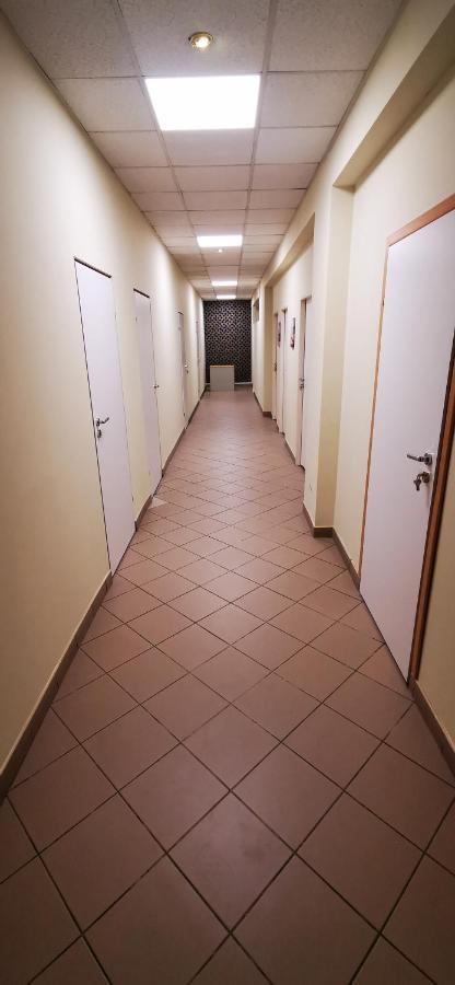 Hostel Powstaniec Wola - Private Rooms Warschau Buitenkant foto