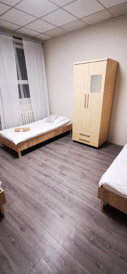Hostel Powstaniec Wola - Private Rooms Warschau Buitenkant foto