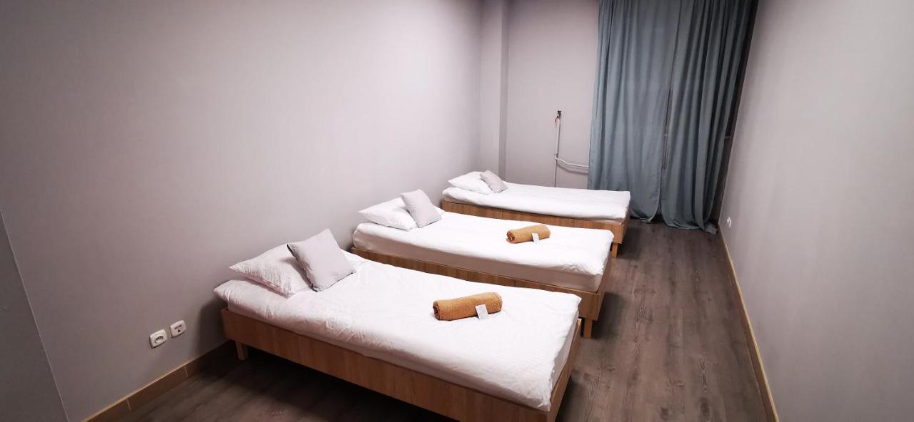 Hostel Powstaniec Wola - Private Rooms Warschau Buitenkant foto