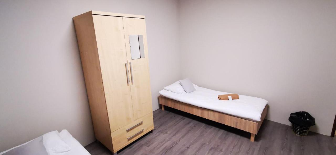 Hostel Powstaniec Wola - Private Rooms Warschau Buitenkant foto