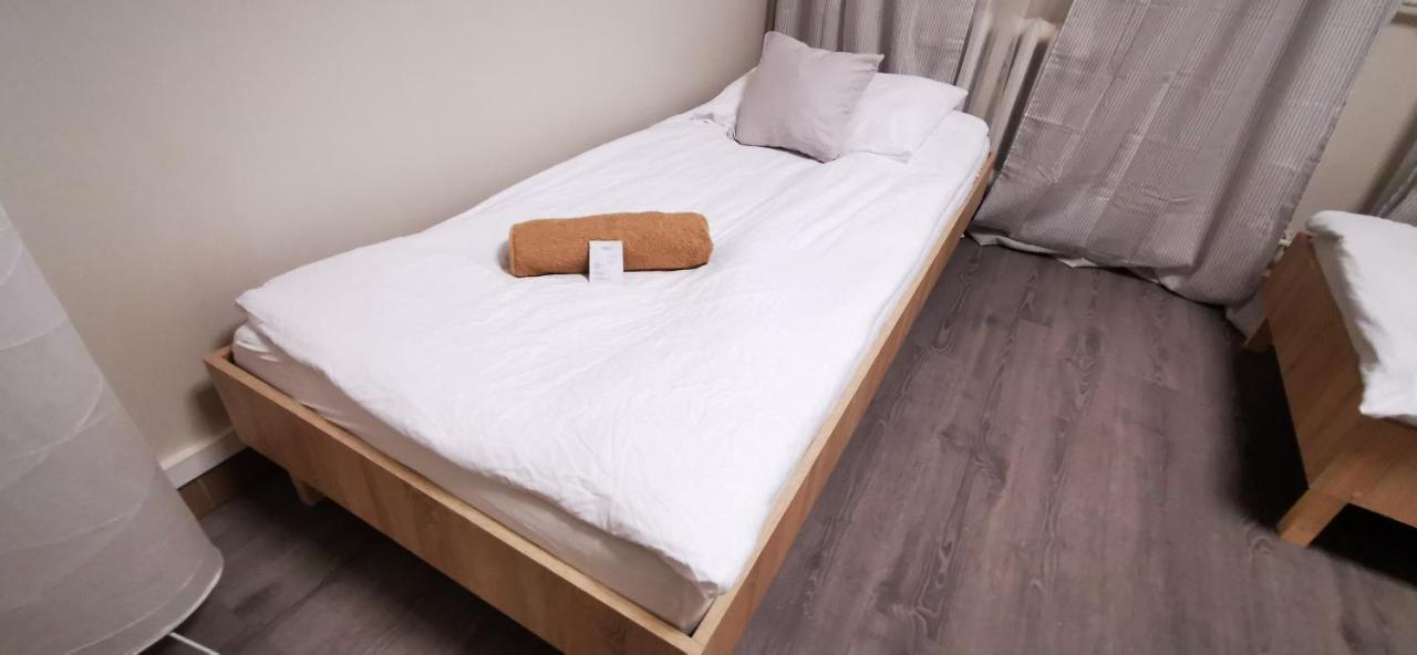 Hostel Powstaniec Wola - Private Rooms Warschau Buitenkant foto
