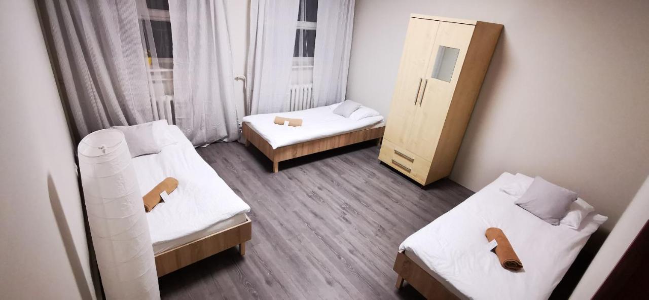 Hostel Powstaniec Wola - Private Rooms Warschau Buitenkant foto