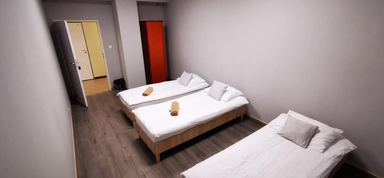 Hostel Powstaniec Wola - Private Rooms Warschau Buitenkant foto