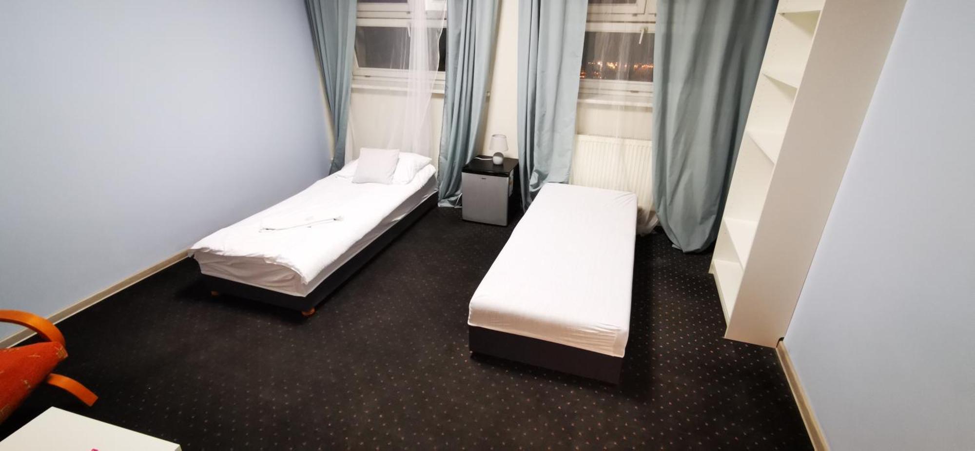 Hostel Powstaniec Wola - Private Rooms Warschau Buitenkant foto