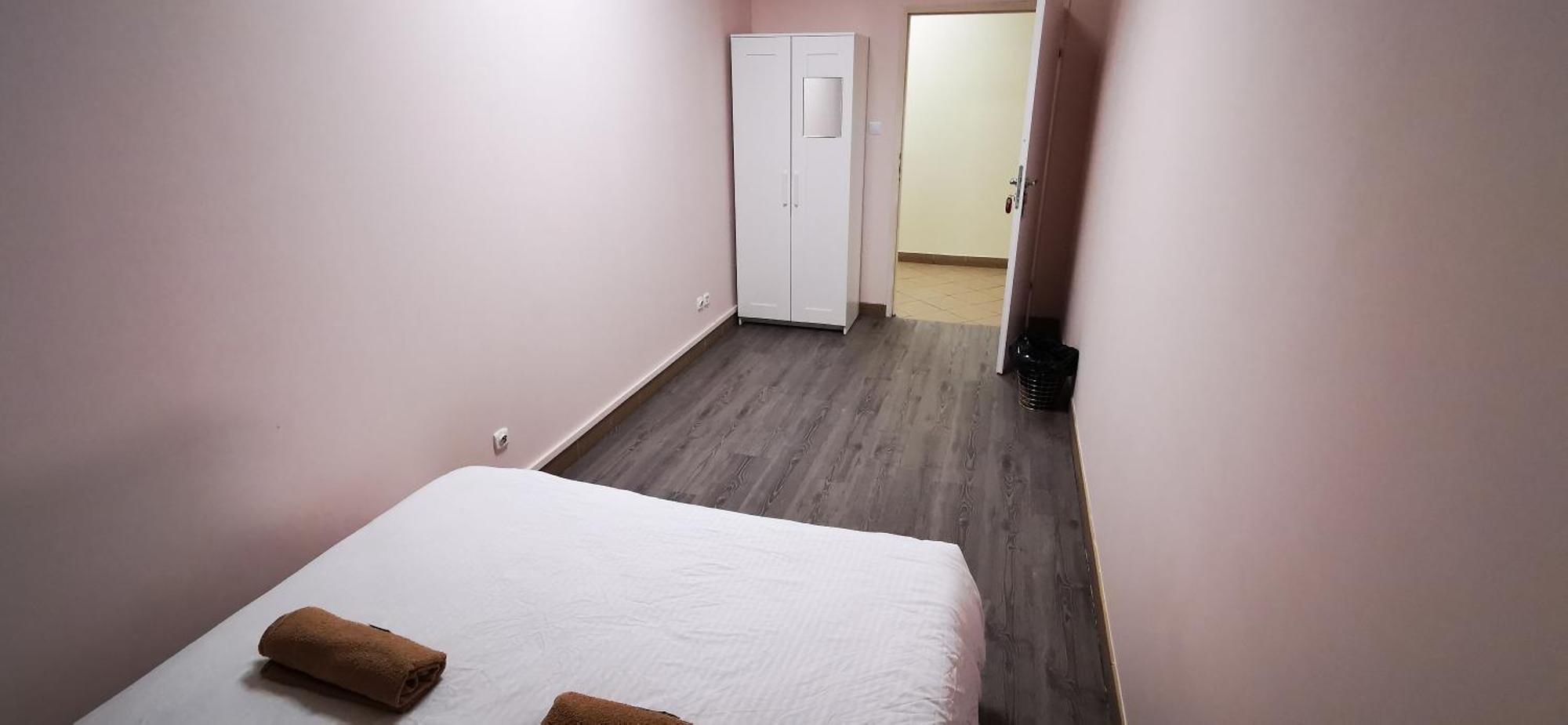 Hostel Powstaniec Wola - Private Rooms Warschau Buitenkant foto