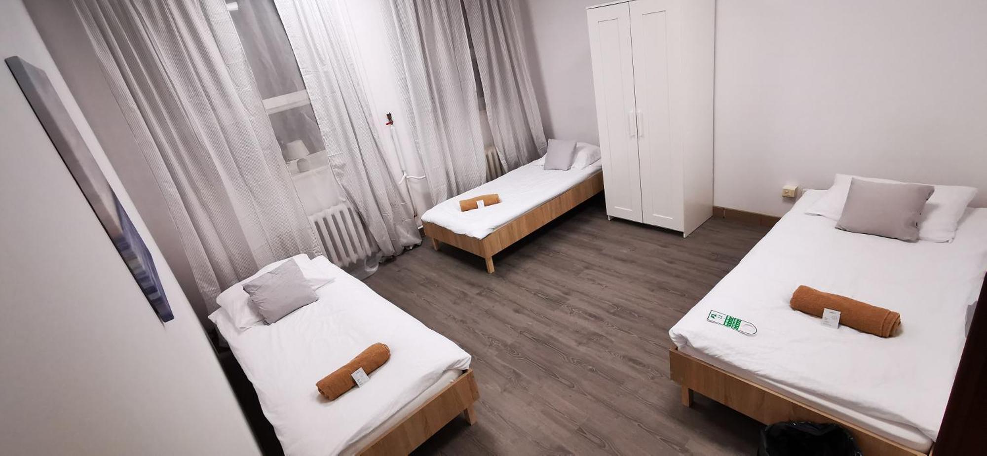 Hostel Powstaniec Wola - Private Rooms Warschau Buitenkant foto